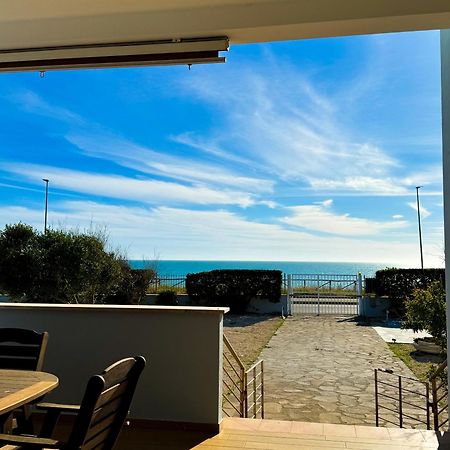 Edo House Anzio - Beachfront - Fronte Mare - Affittacamere Kültér fotó