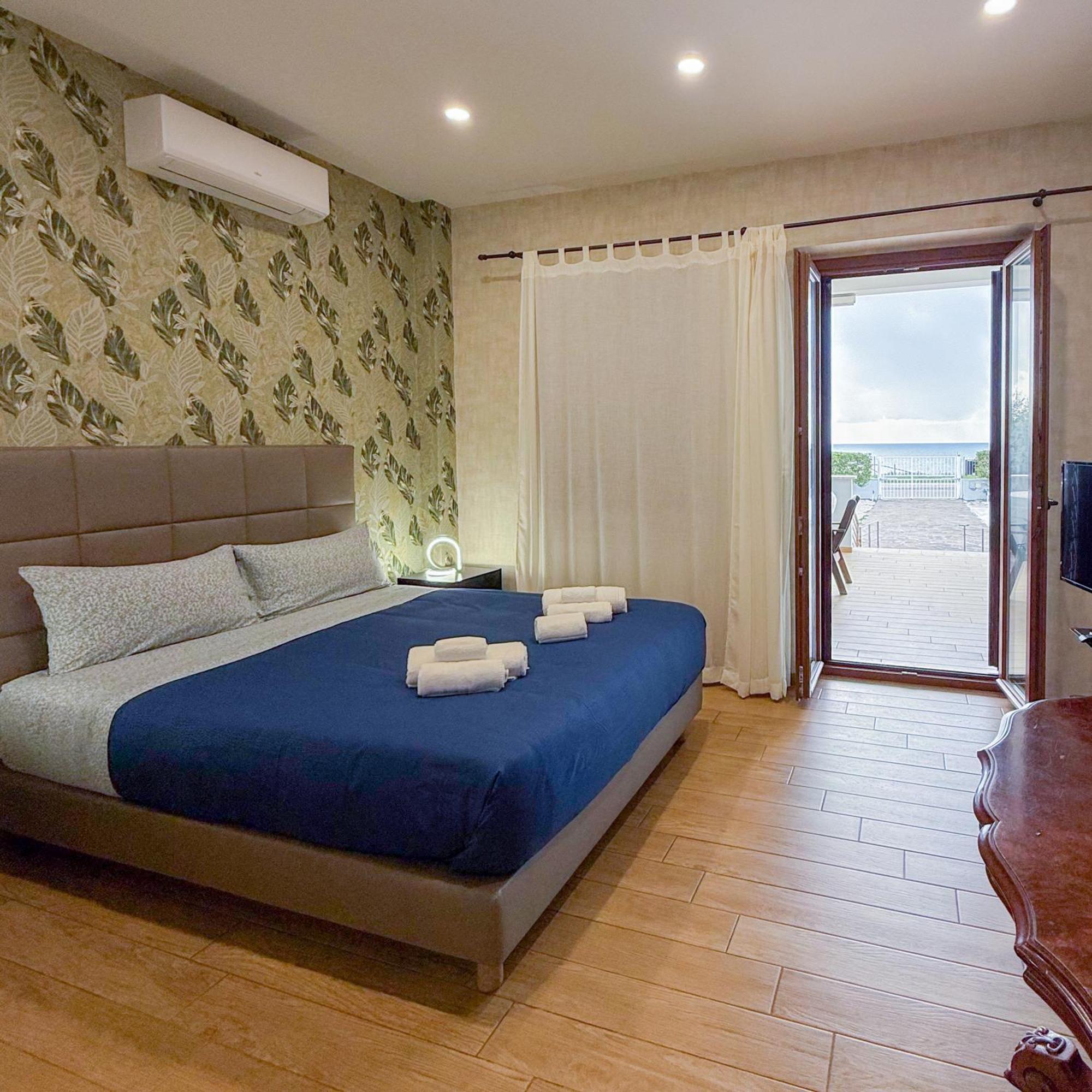 Edo House Anzio - Beachfront - Fronte Mare - Affittacamere Kültér fotó